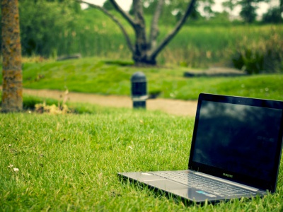 laptop-notebook-grass-meadow.jpg